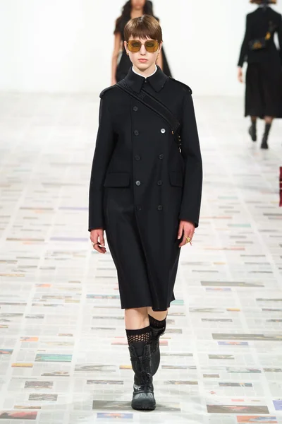 Look 15